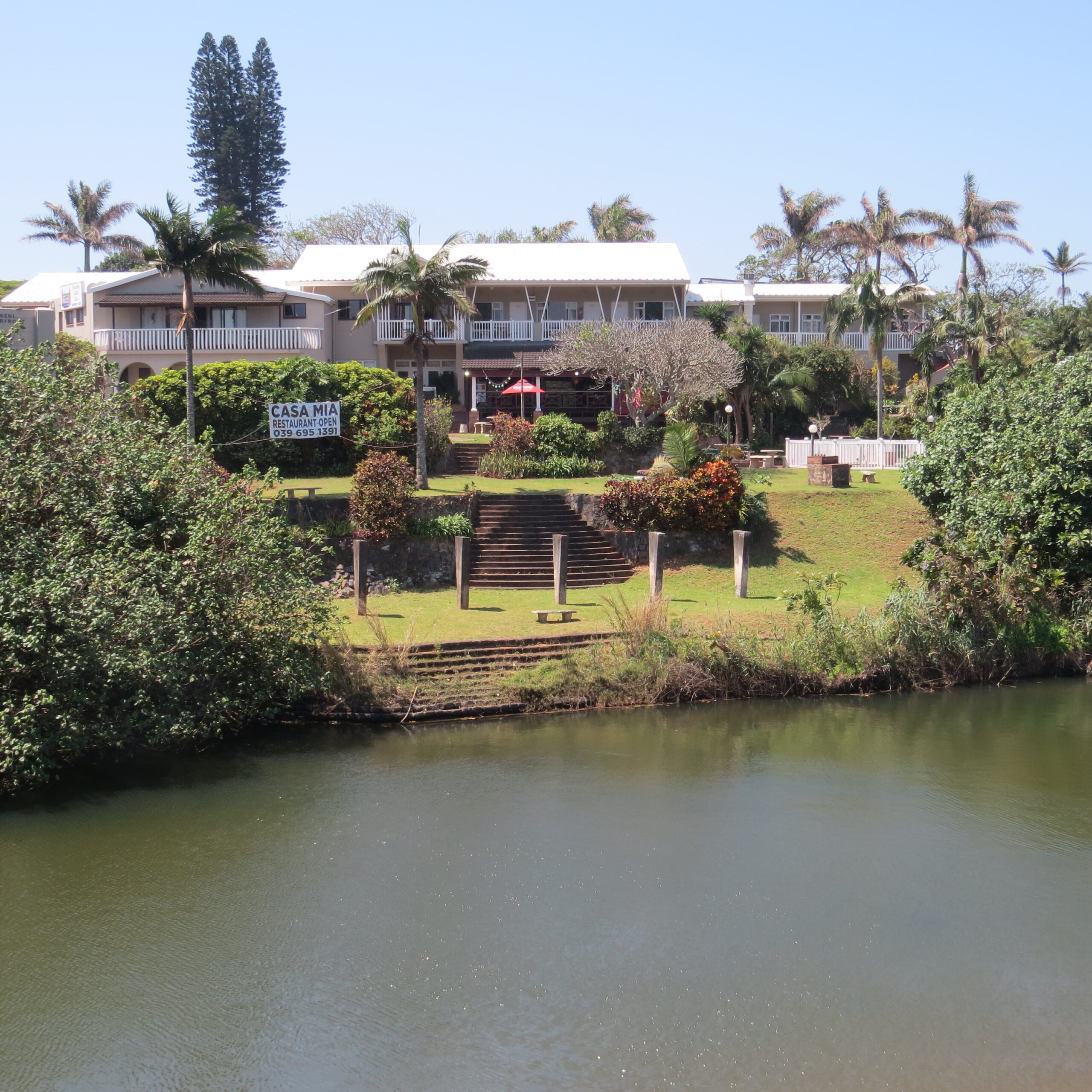 cc The Tweni Waterfront Guest Lodge
